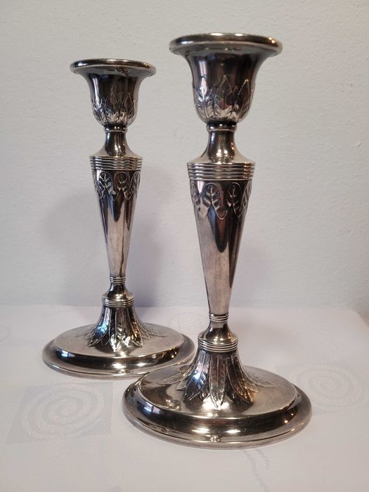 Stare przedwojenne świeczniki Plewkiewicz w Warszawie