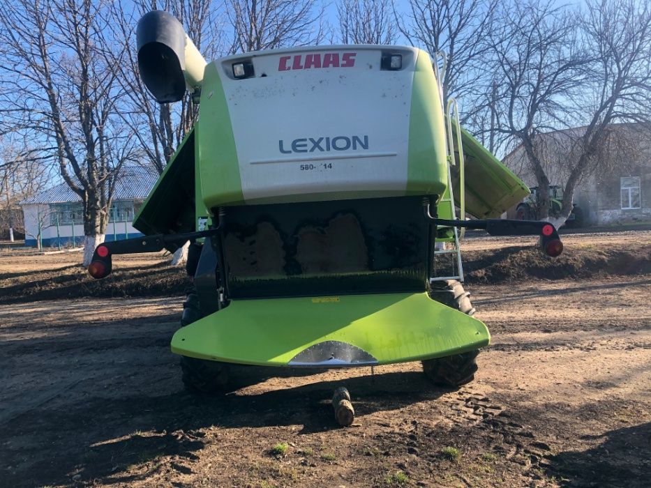 Комбайн зернозбиральний Claas Lexion 560