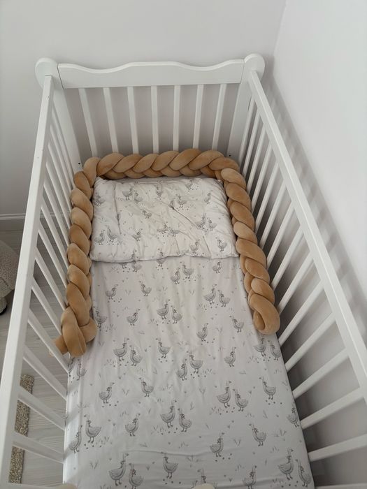 Biale drewniane łóżeczko +materac