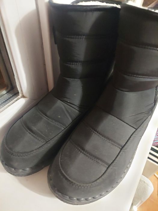 Зимові кросівки,  ботинки зимові 2 та осінні2 по 200 гривень