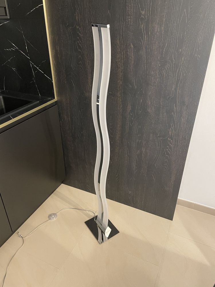 Lampa LED szklana stojąca