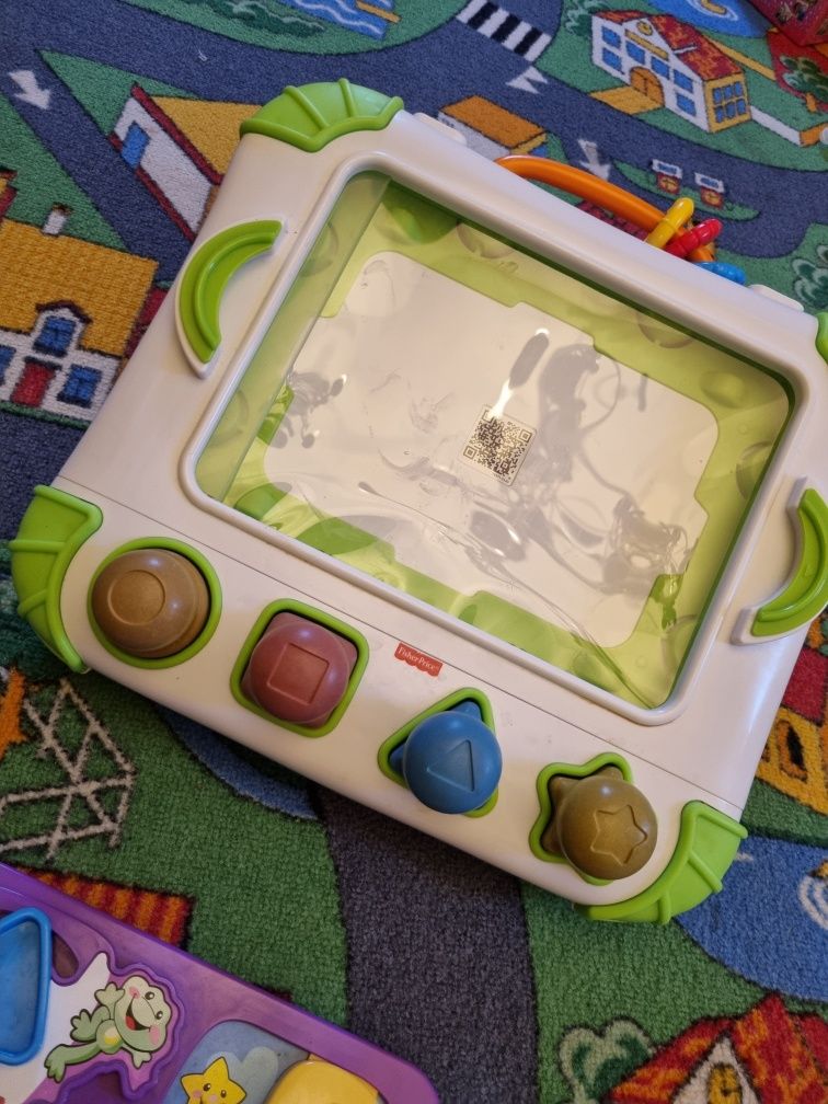 Stoliczek aktywności maluszka Fisher Price