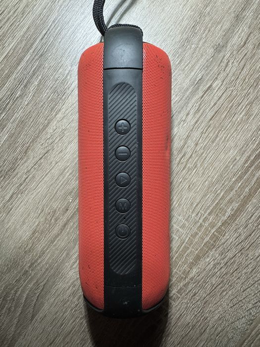 Червоно чорна колонка Nomi