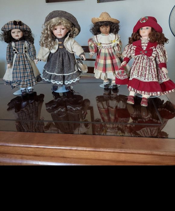 Bonecas de porcelana