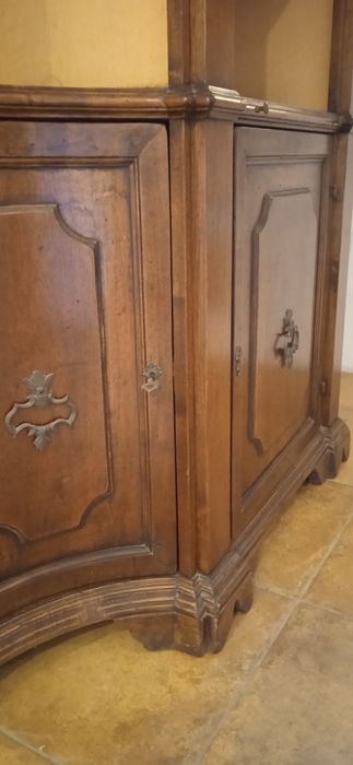 Witryna z litego orzecha włoskiego. Import z Florencji, antyk