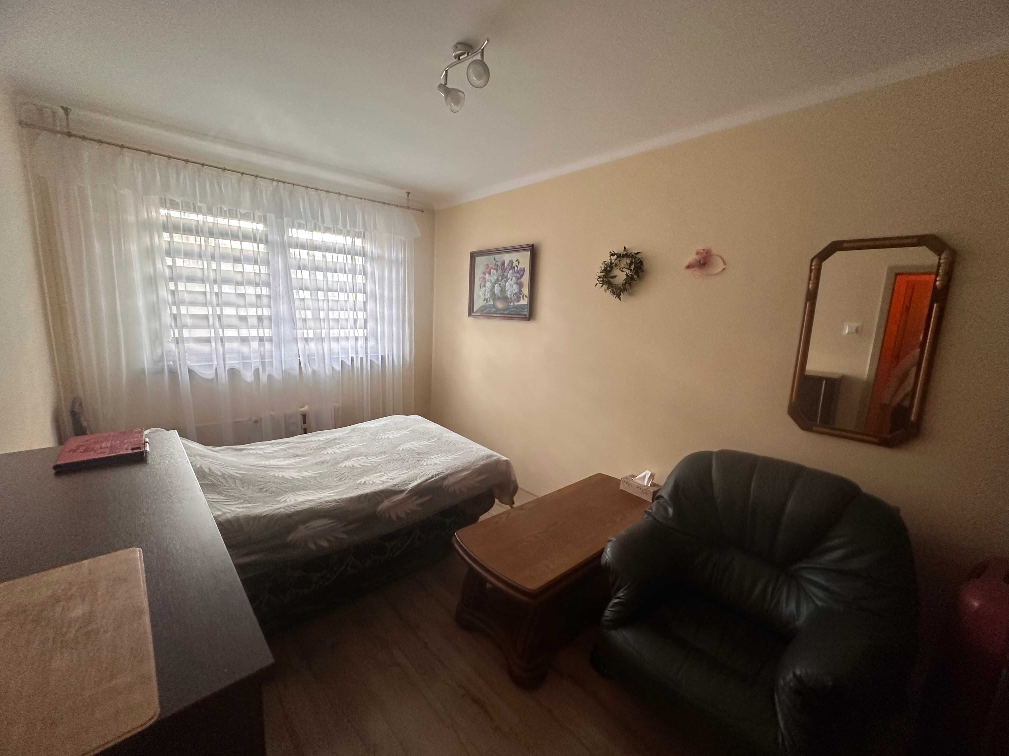 Dwa jednoosobowe pokoje w mieszkaniu 3 pok. od 1.10. - 1200 zł całość