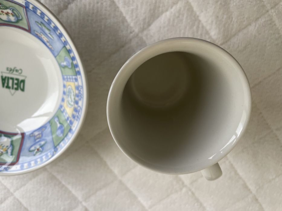 Conjunto caneca e taça da Delta Café
