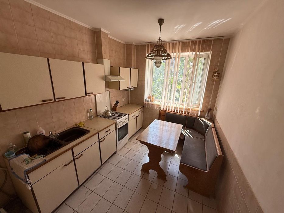 Продаю 2х комнатную квартиру в Центре.