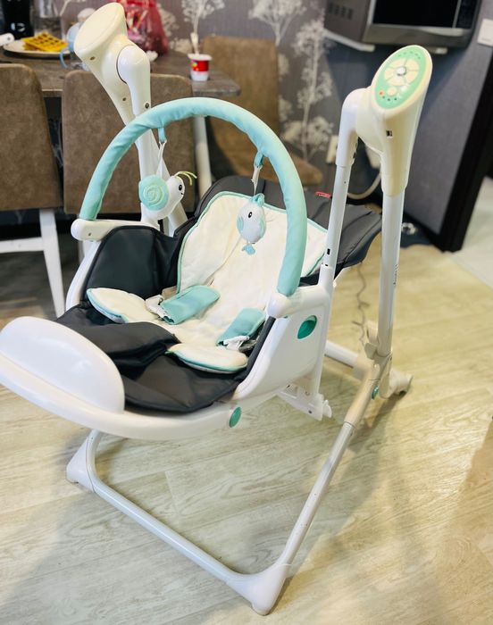 Продам стільчик для годування+гойдалка Carello triumph