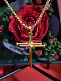 Piękny złoty naszyjnik krzyż
