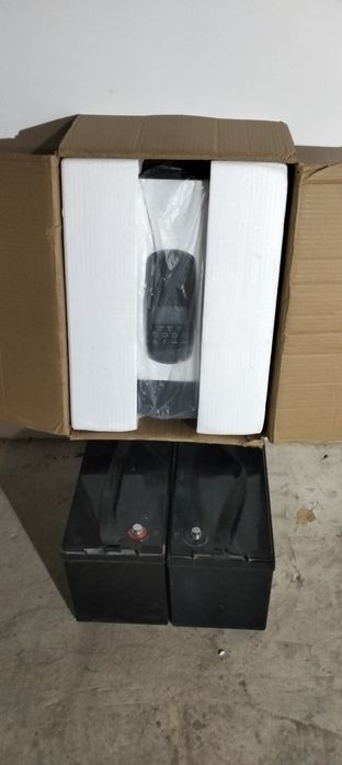 Інвертор 4,2kw + акумулятори 12V 2шт.