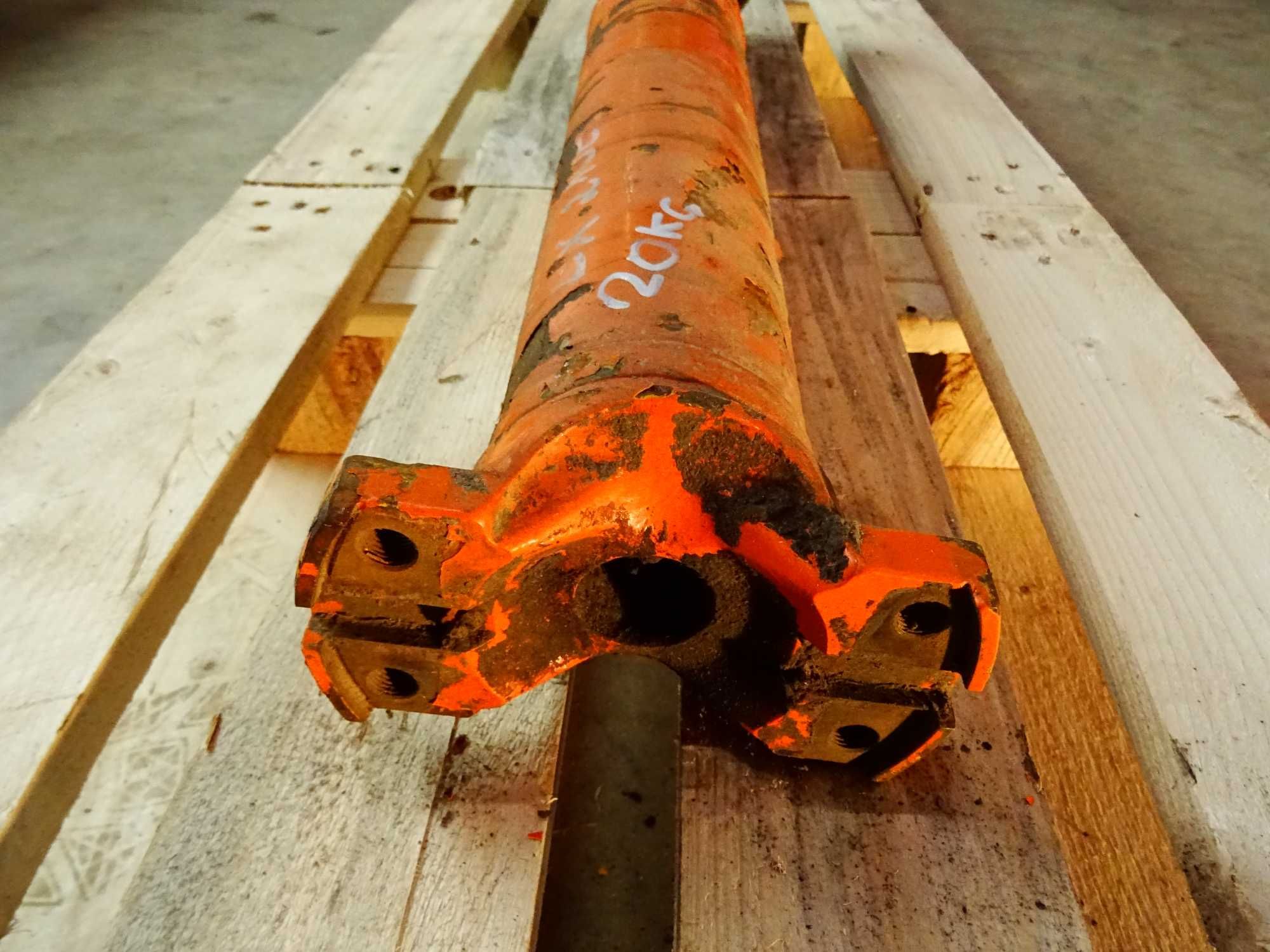 Wał pędny do ładowarki Hitachi LX210E. Cardan shaft. 73cm.Kardan