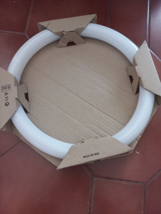 Lâmpada tubular nova Phillips 32w