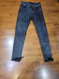 Продам джинсы размер 26
