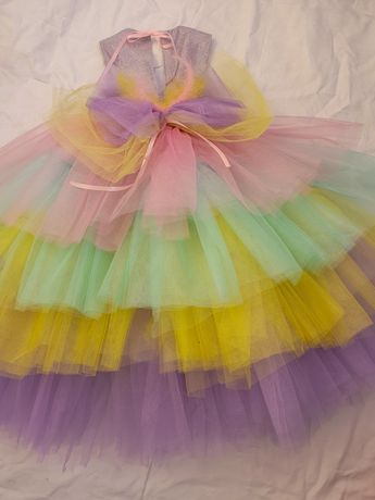 Шикарное платье на девочку радуга пышное