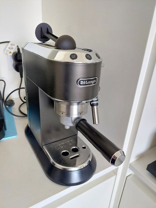 Máquina de café delonghi cinza escuro