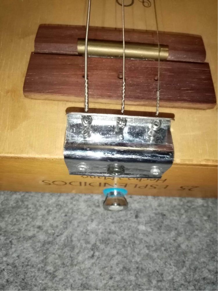 Cigar box guitar 3 cordas (slide guitar)