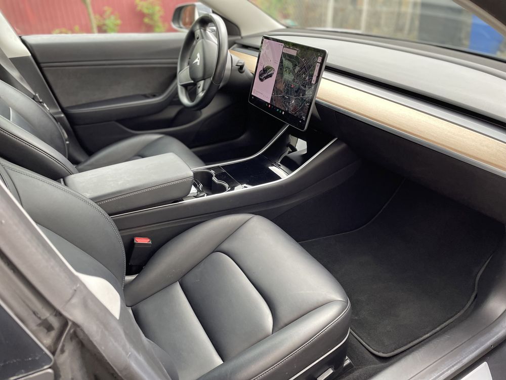 Tesla model 3 long range