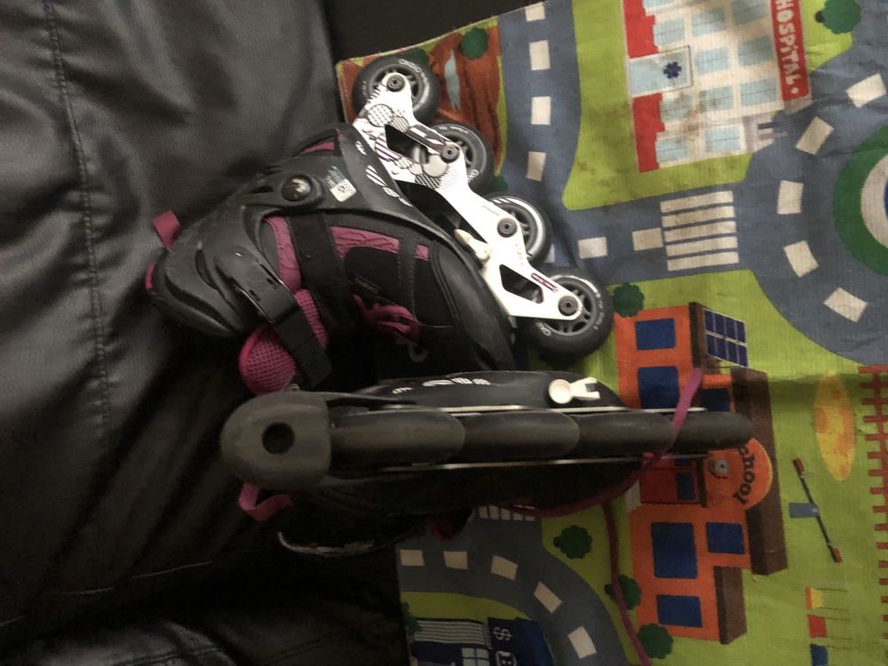 Vendo skate e patins de linha e quatro rodas tudo junto