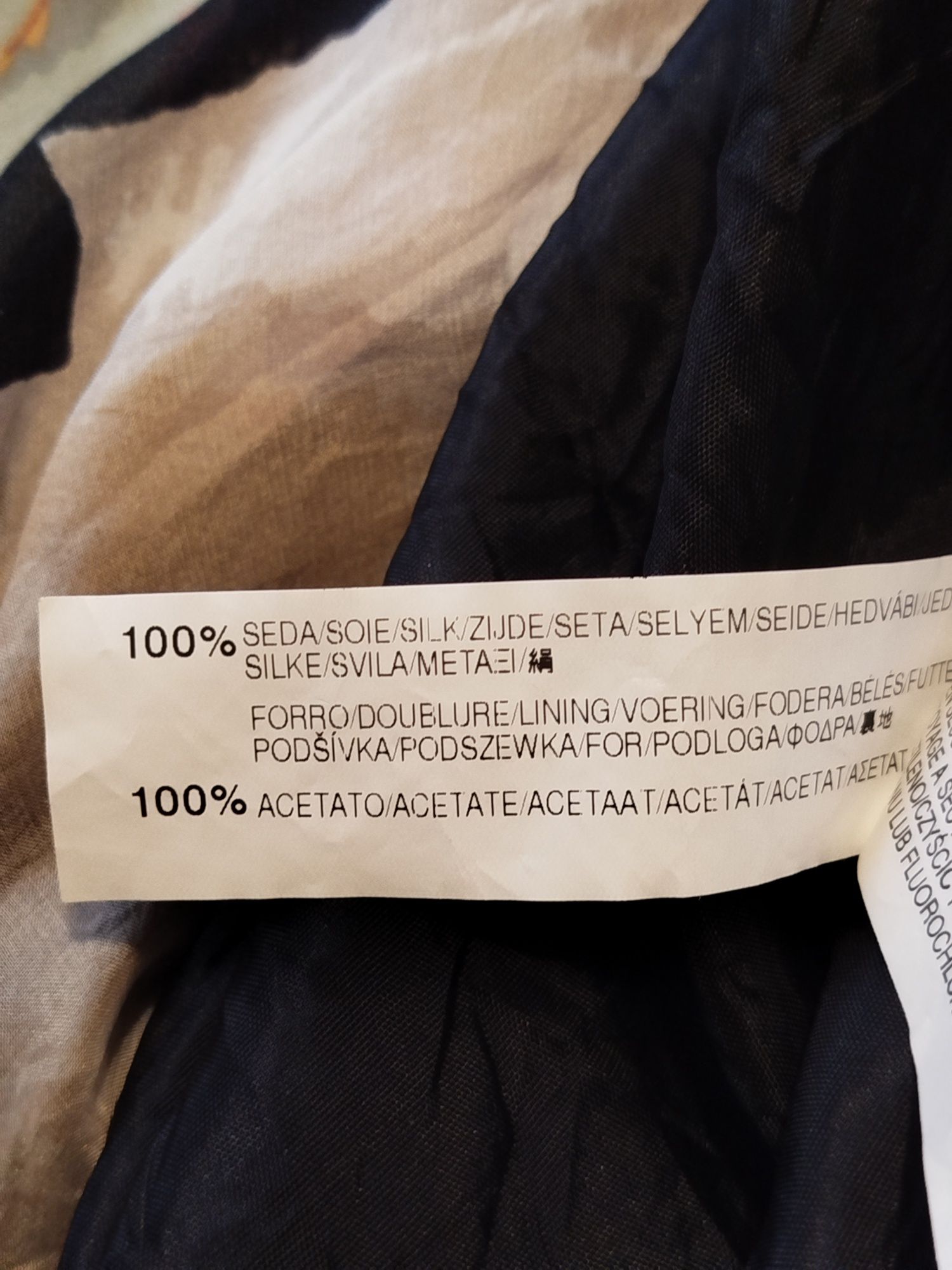 Czarna sukienka z kwiatem  przed kolano jedwabna 100 % Zara 38 M