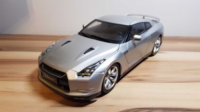 Model Nissan Skyline GT-R35 w skali 1:18 Norev - Dla Kolekcjonera