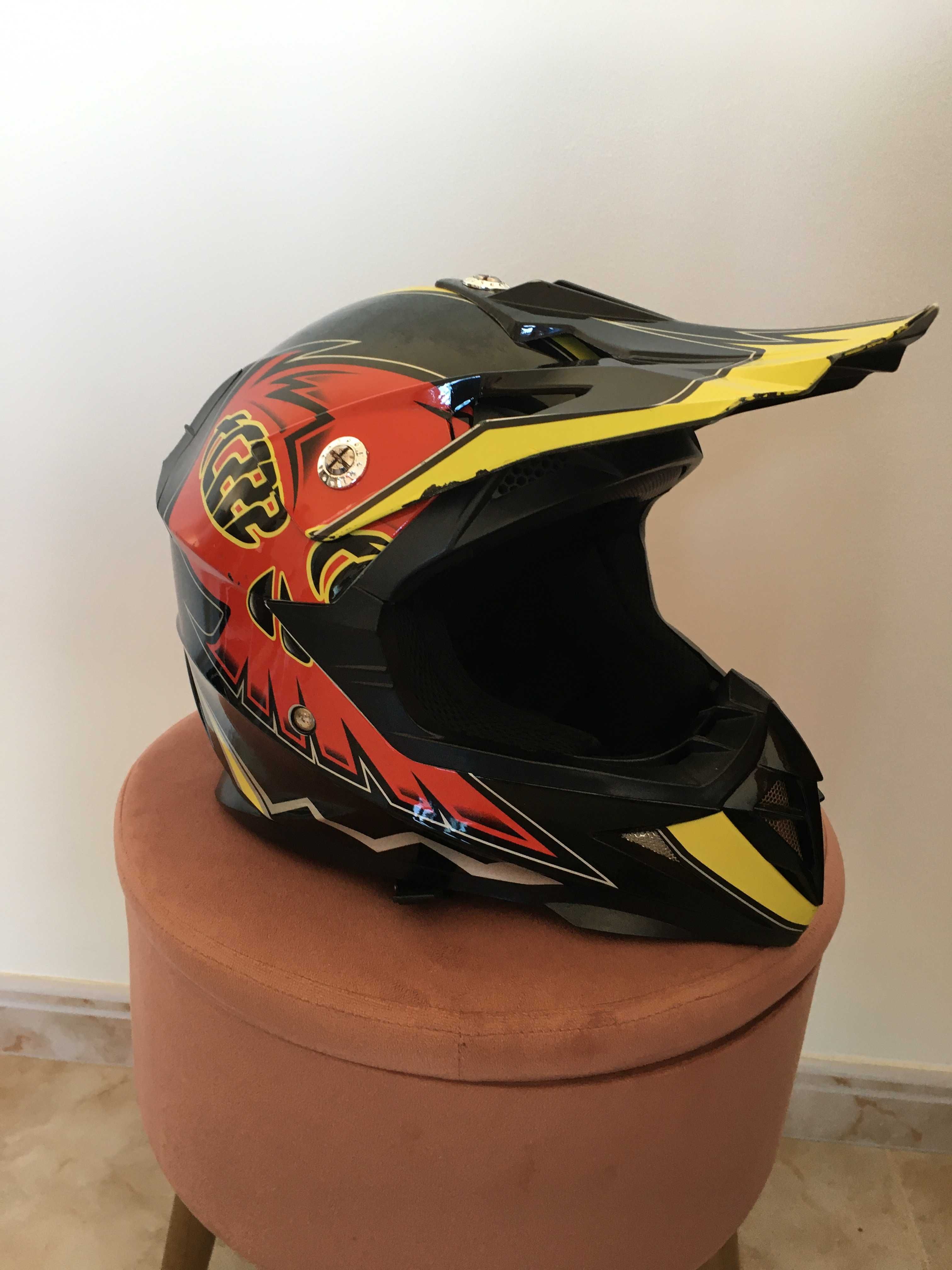 Capacete júnior pouco uso
