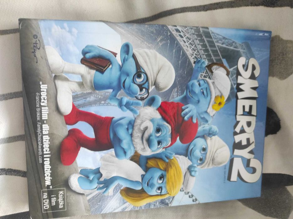 Film DVD i Książa Smerfy 2
