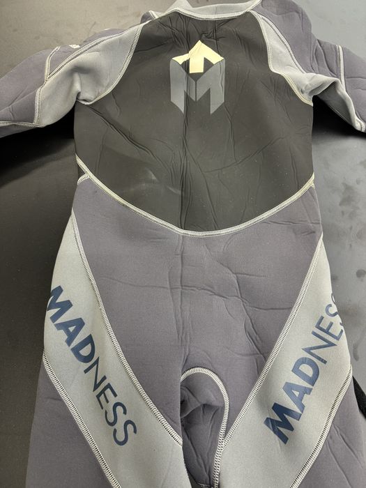 Fato de mergulho adquirido na Decathlon