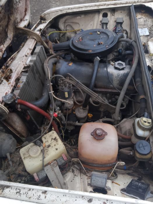 Запчастини ваз 06 є все двигун в гарному стані