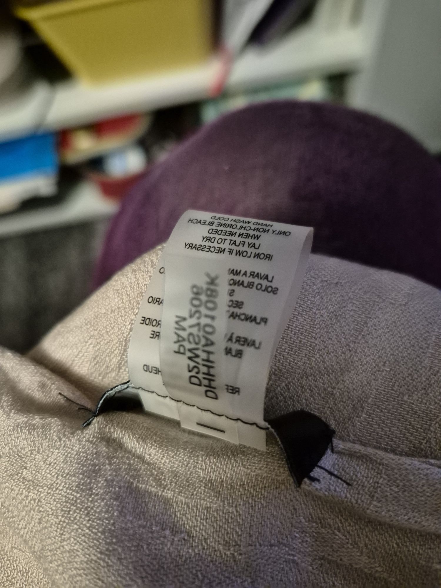 Szal beżowy marki Donna Karan