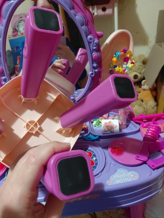 Дитяче трюмо зі стільчиком та прикрасами іграшкове, туалетний столик