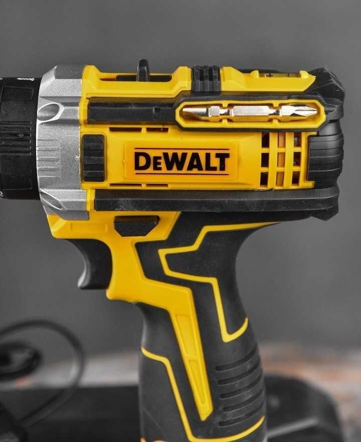 Шуруповерт dewalt, деволт