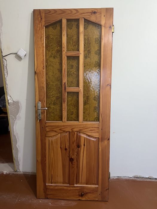 Продаються соснові деревʼяні двері