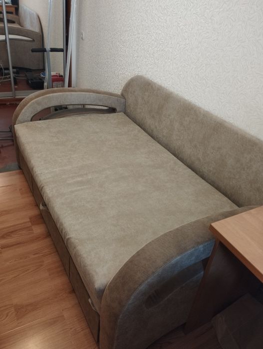 Ліжко  диван в гарному стані