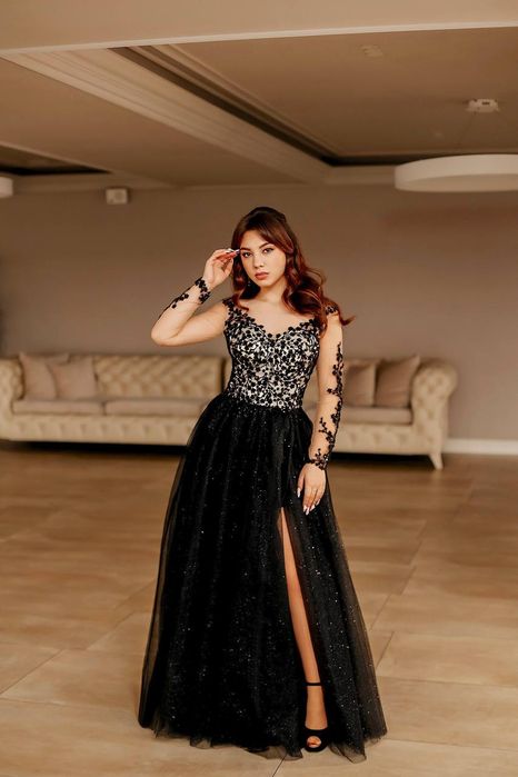 Розпродаж суконь на випускний вечір