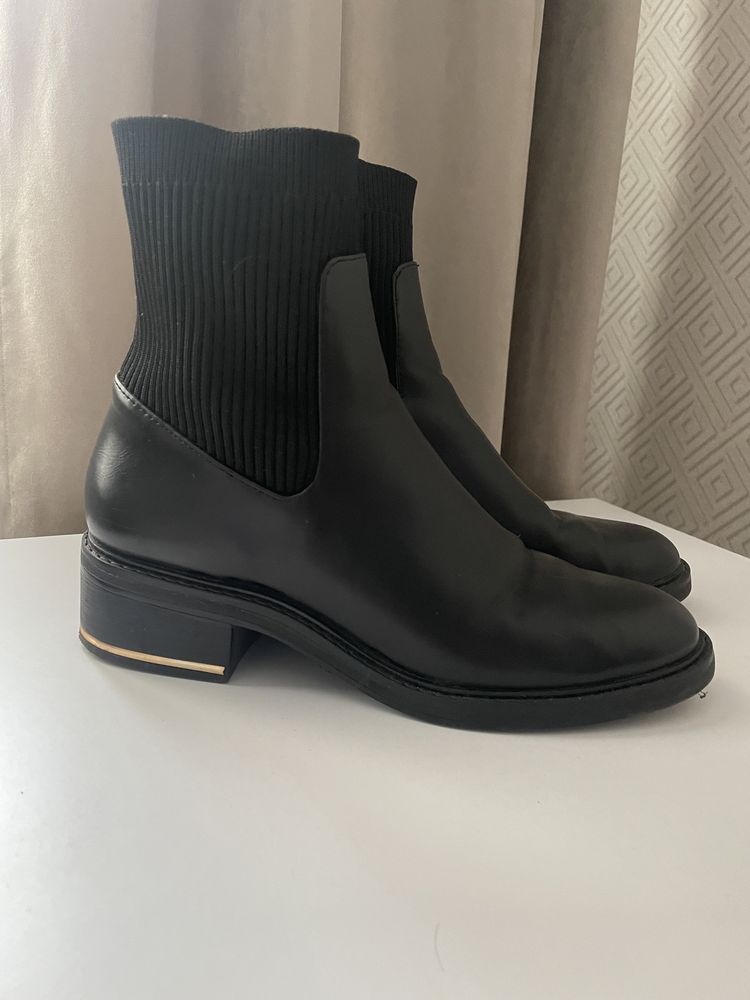 Чоботи Zara