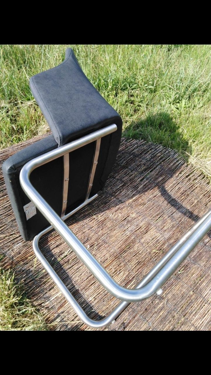 Krzesła na płozie MADITA B ekoskóra prod. GERMANY