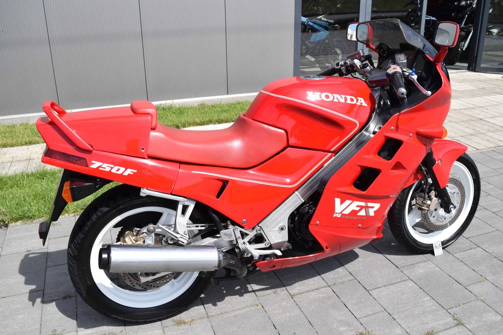 Honda VFR 750 bardzo ładny stan. 2 ręka, książka, dok. na km, z DE***