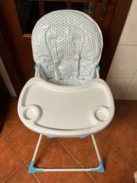Cadeira de papa azul e branca
