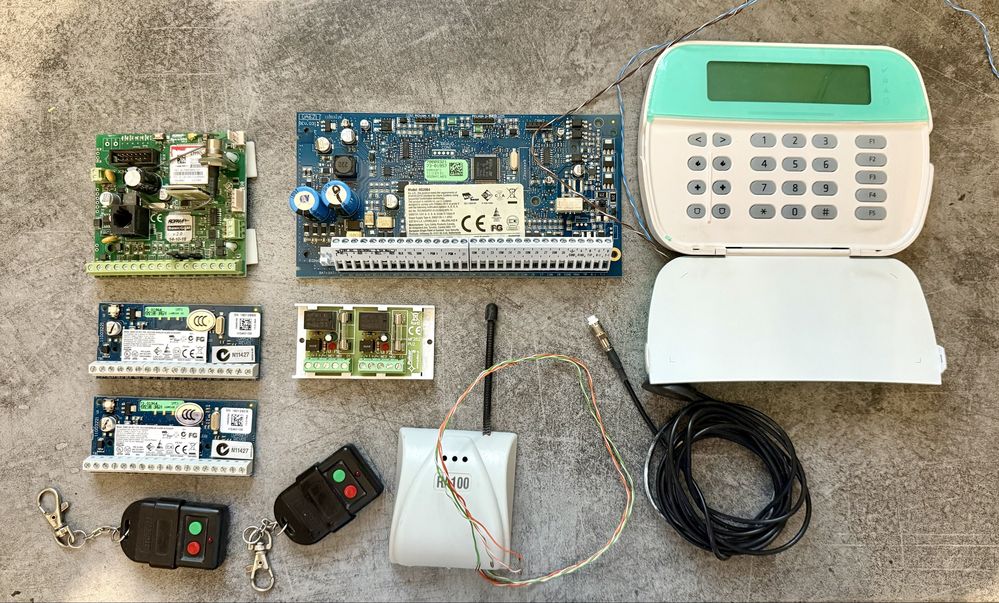 Alarm DSC sterowany przez GSM