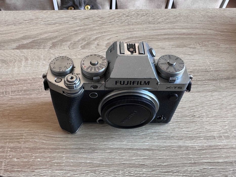 Fujifilm X-T5 + 3 objetivas + DJI RS4 — Kit completo