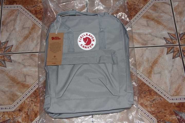 Plecak Fjallraven Kanken 16 Litrów . Jasno Szary