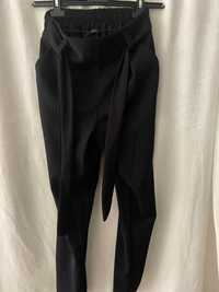 Calças pretas (cintura elástico)