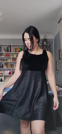 Czarna welurowa  sukienka