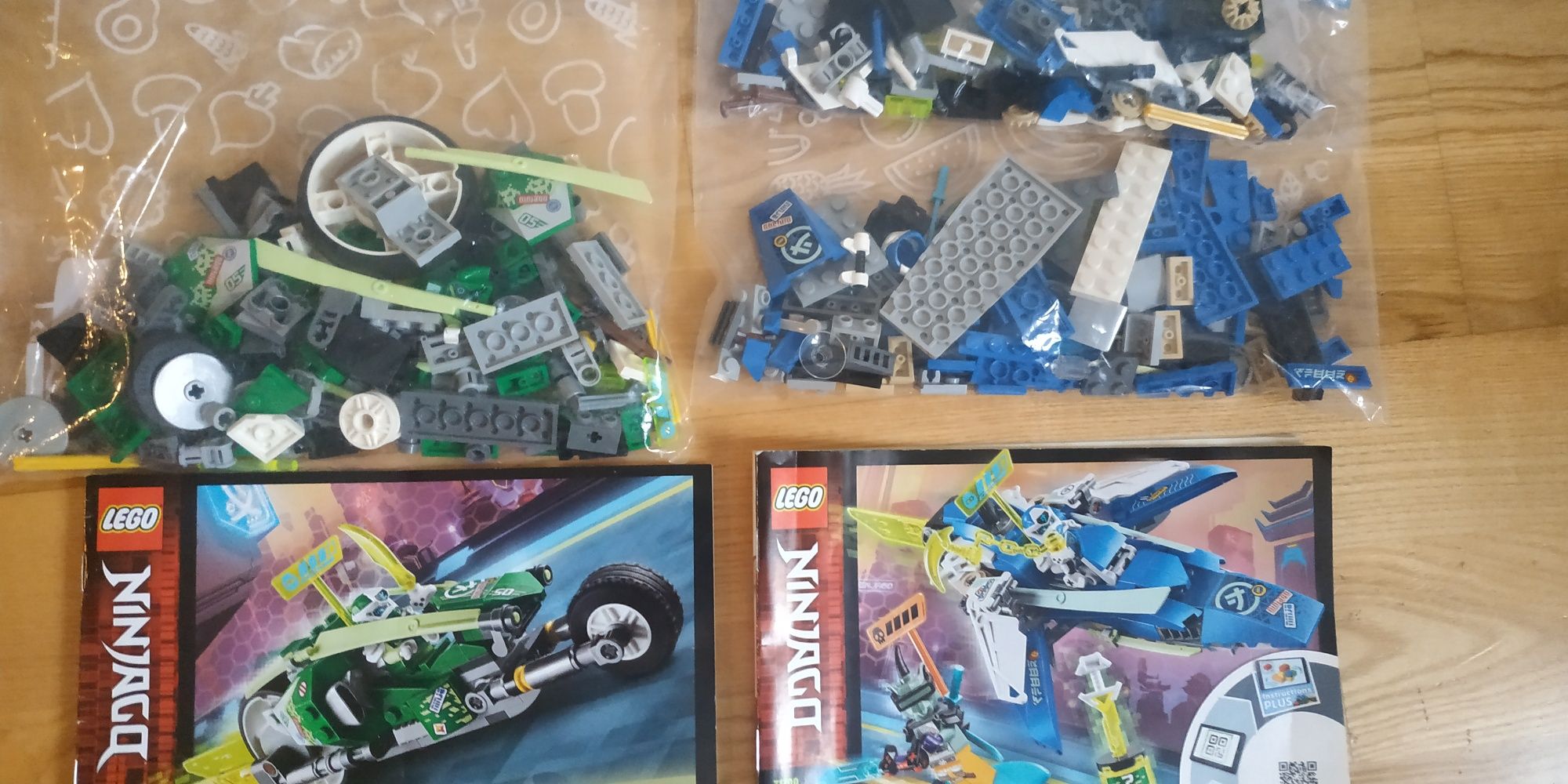 322 elementy LEGO Ninjago 71709 wyścigówka Jaya i Lioyda