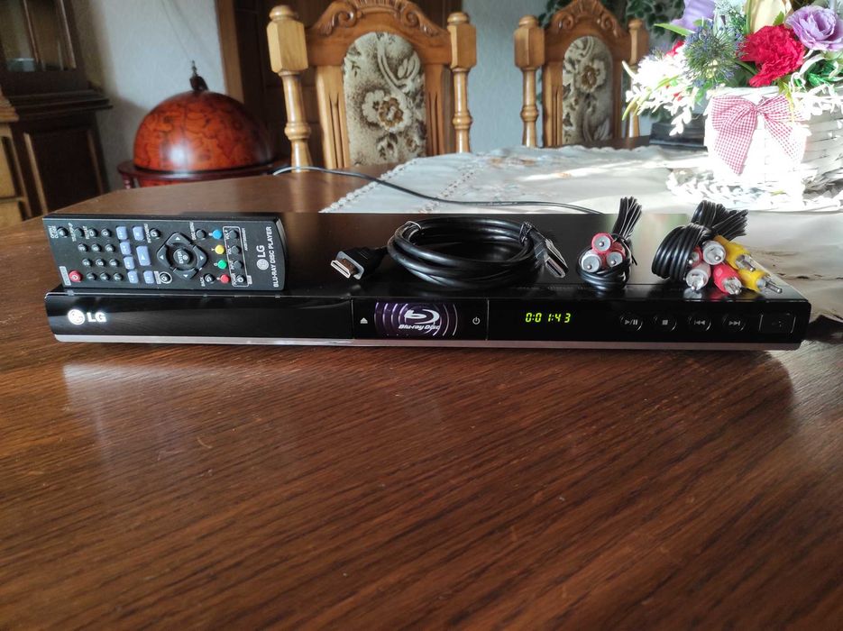 Odtwarzacz Blu-ray LG BD350V + pilot i kable
