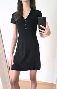 Czarna krótka sukienka w prążki z guzikami 70% wiskoza XS 34 Bershka