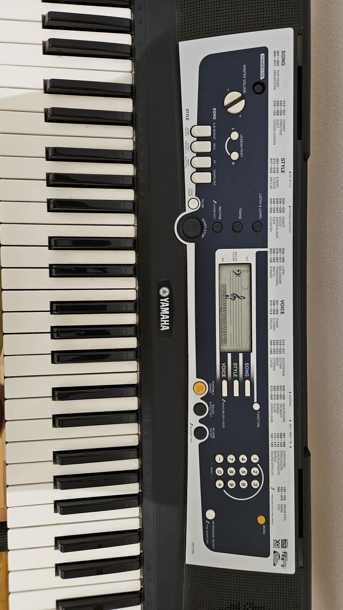 Teclado Yamaha + Tripé