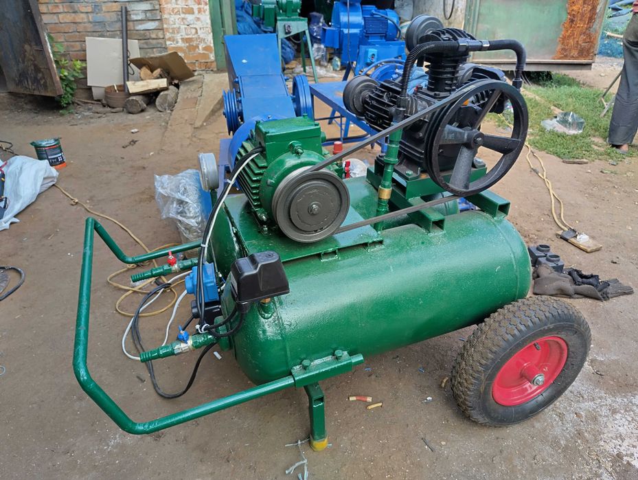 Відмінний компресор з бензиновим  або электродвигатель 220\380 вольт