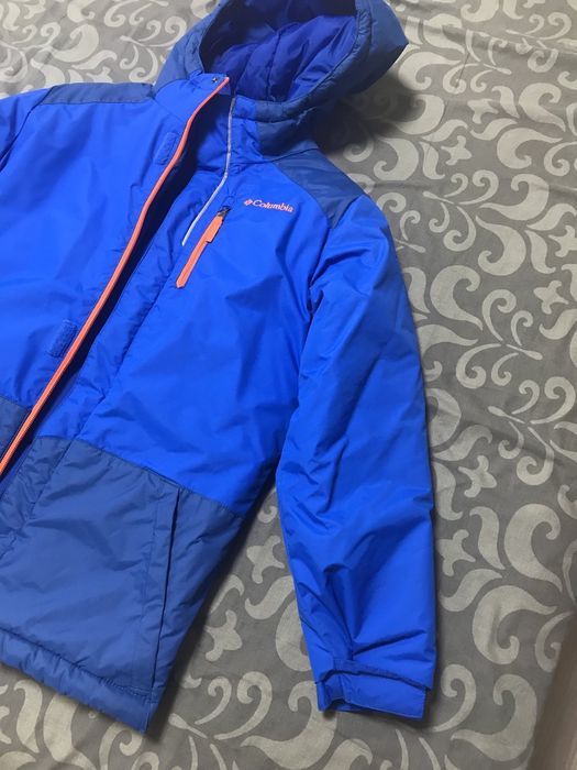 Продам подростковую зимнюю курточку Columbia